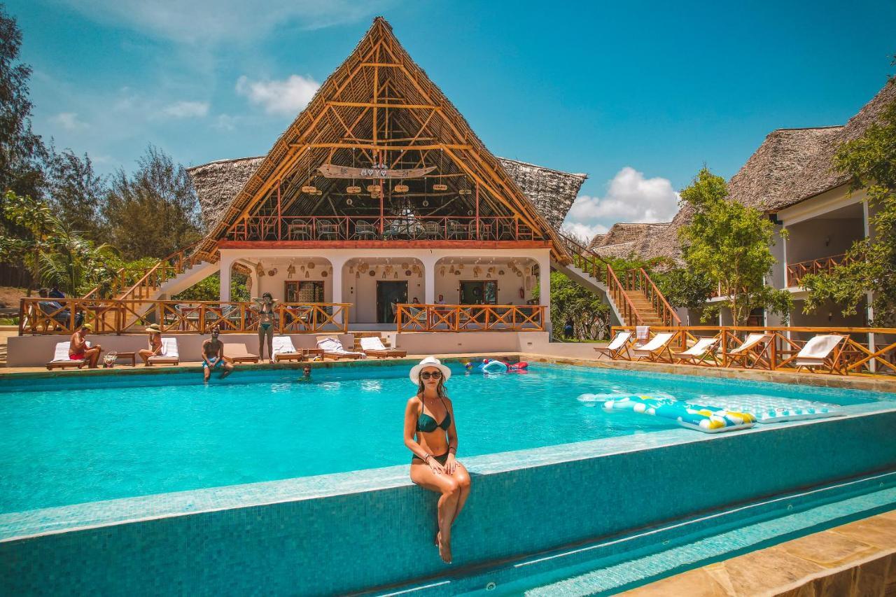 Zanzibella Hotel & Spa Кивенгва Экстерьер фото The swimming pool at the resort