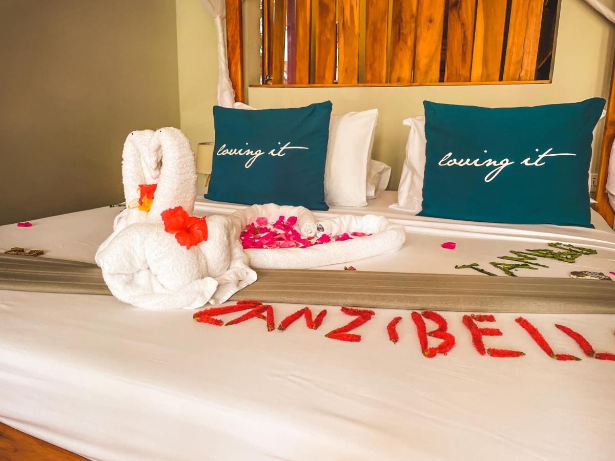 Zanzibella Hotel & Spa Кивенгва Экстерьер фото A bed at the hotel