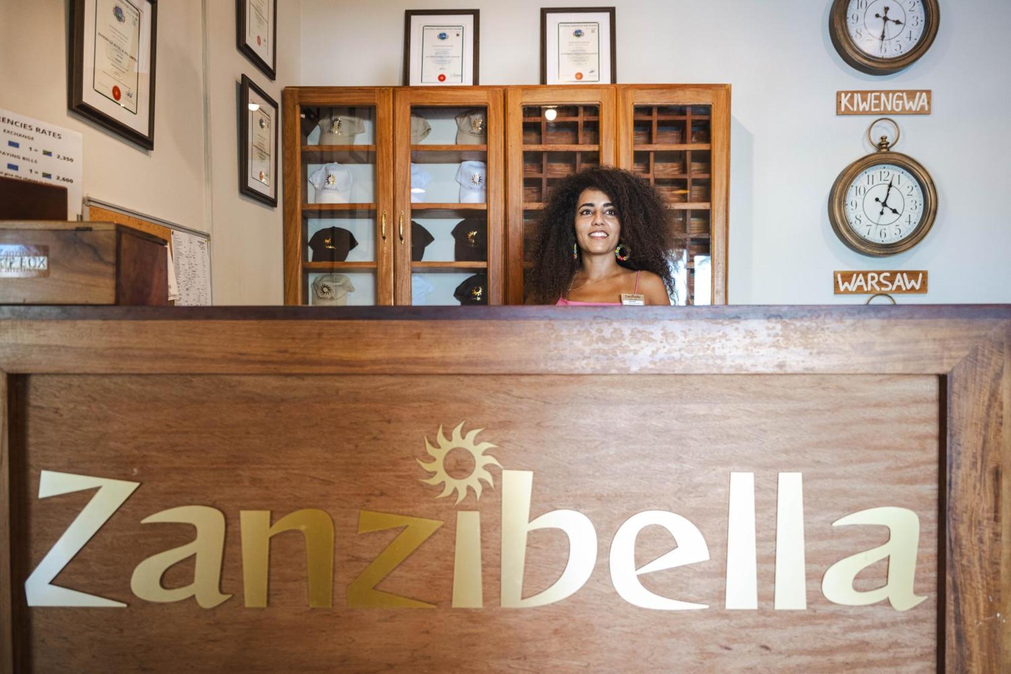 Zanzibella Hotel & Spa Кивенгва Экстерьер фото Reception desk at a Zaribella salon