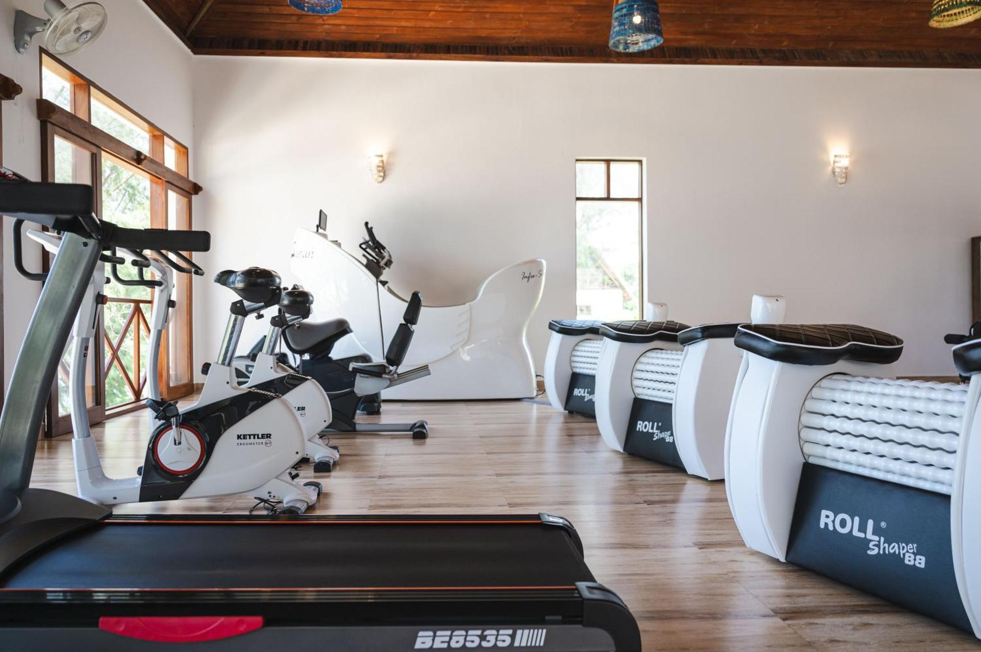 Zanzibella Hotel & Spa Кивенгва Экстерьер фото The gym at the resort