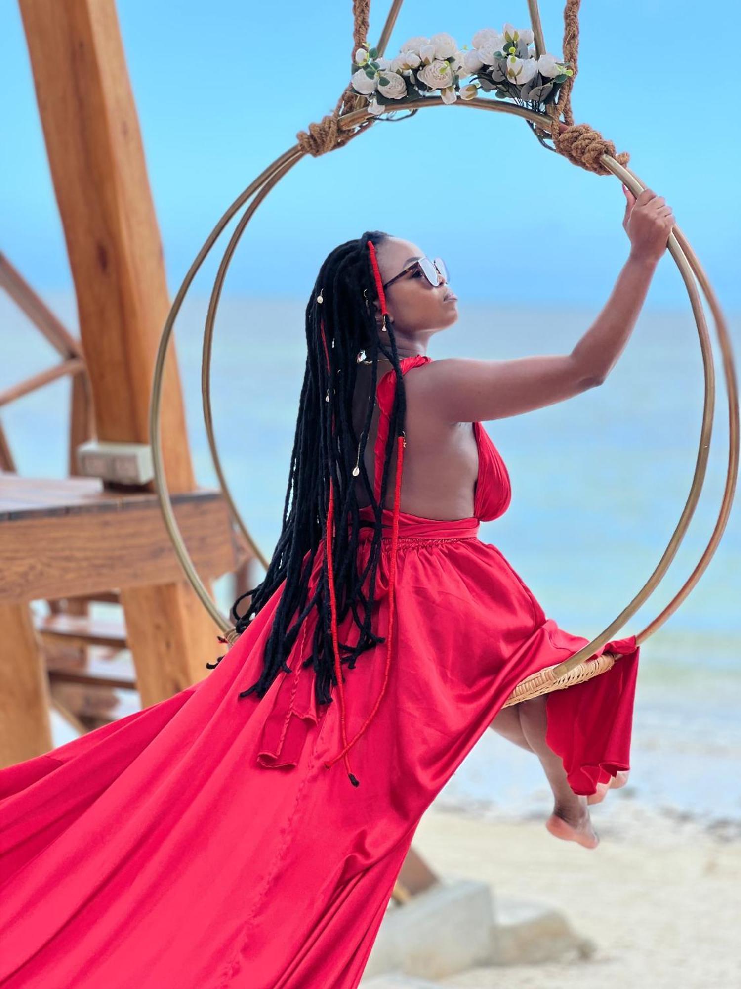 Zanzibella Hotel & Spa Кивенгва Экстерьер фото A woman with locs