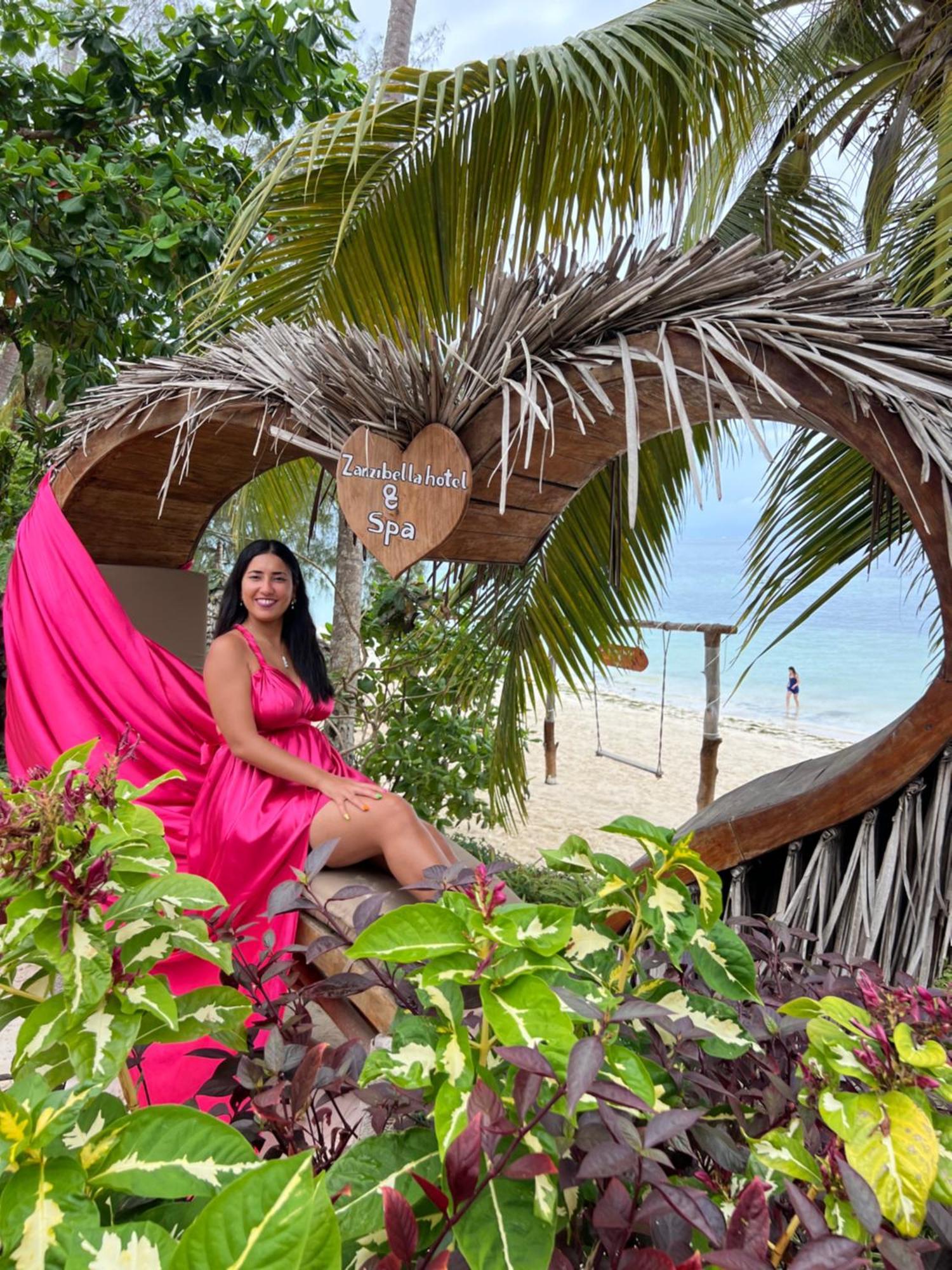 Zanzibella Hotel & Spa Кивенгва Экстерьер фото A tourist at the beach